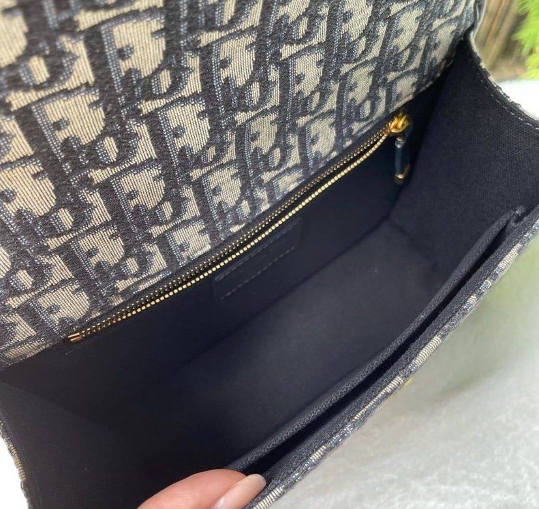 DIOR 
High Quality
NEW CAME  
WITH BOX  
🎁🎁🎁
180 dhs🪙
Zain39
♥️♥️♥️