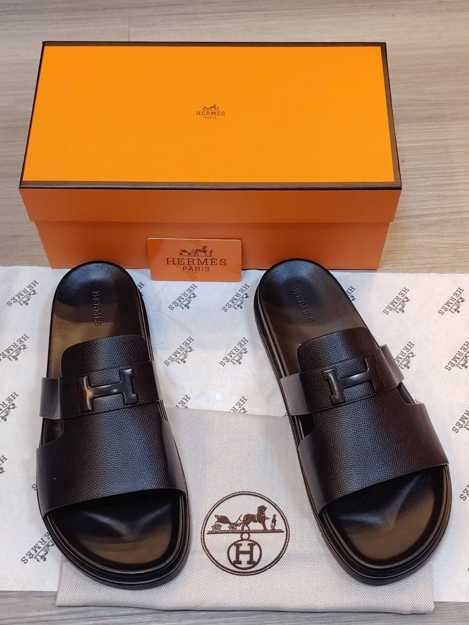 Hermes Slipper
High Quality
Size 40 To 45
105 dhs🇦🇪🇦🇪
Zain120
♥️♥️♥️