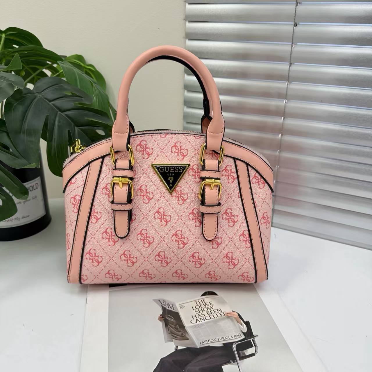 Guess
70 dhs✅
Zain232
♥️♥️♥️