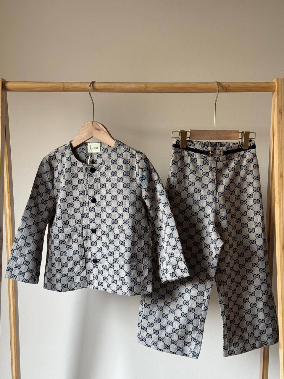 New collection{}
Brand : Gucci🔥
Super master quality 😍
Size:2/ 12years old
350 dhs🪙💕
Zain261
♥️♥️♥️