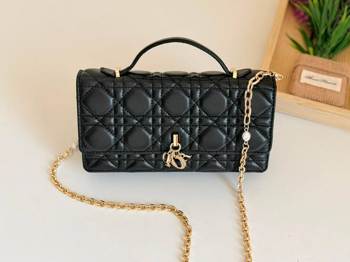 Dior
260 dhs🇦🇪🇦🇪
Zain134
♥️♥️♥️
