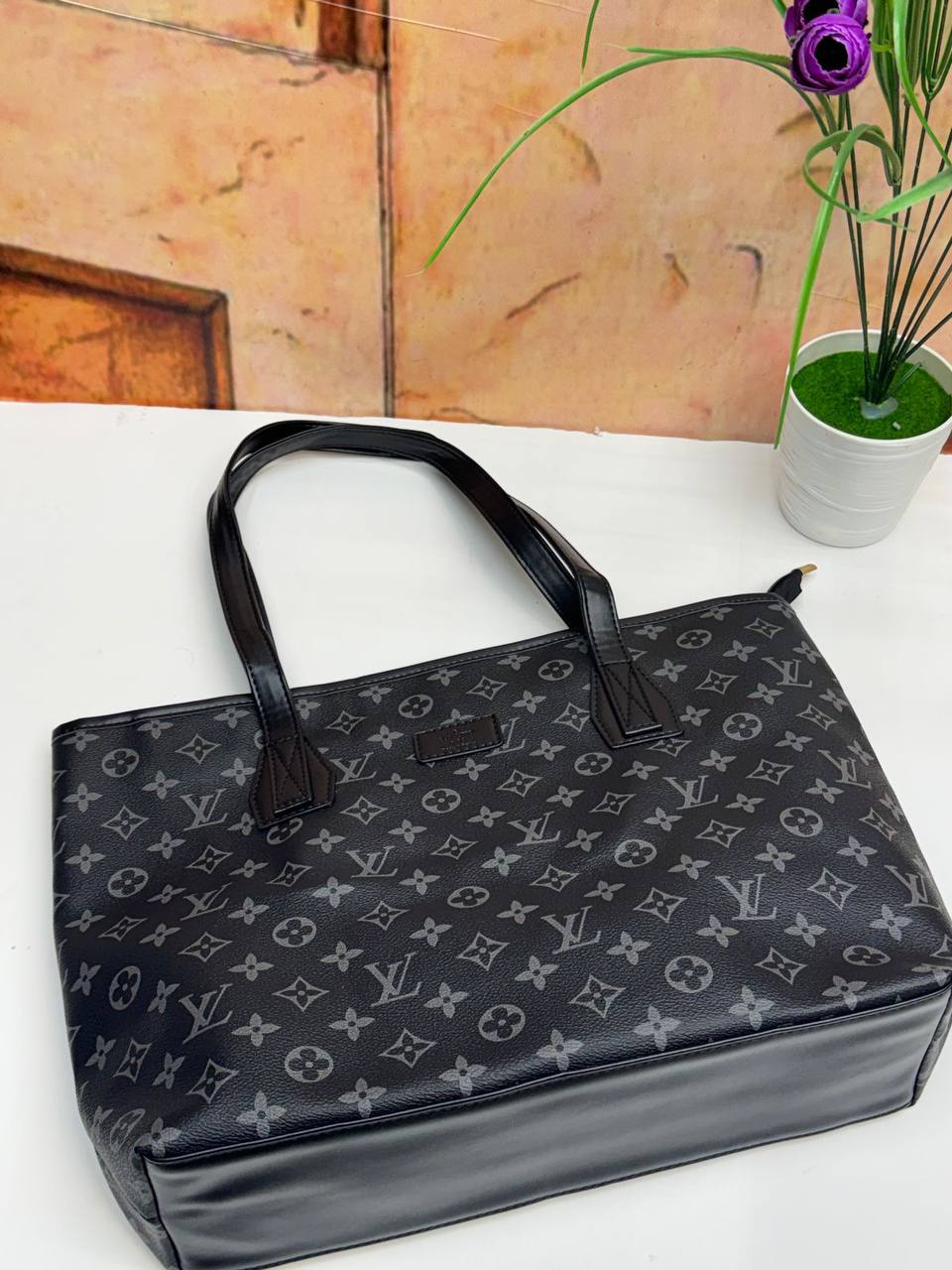 Dior - LV
60 dhs🪙🖤
Zain177
♥️♥️♥️
