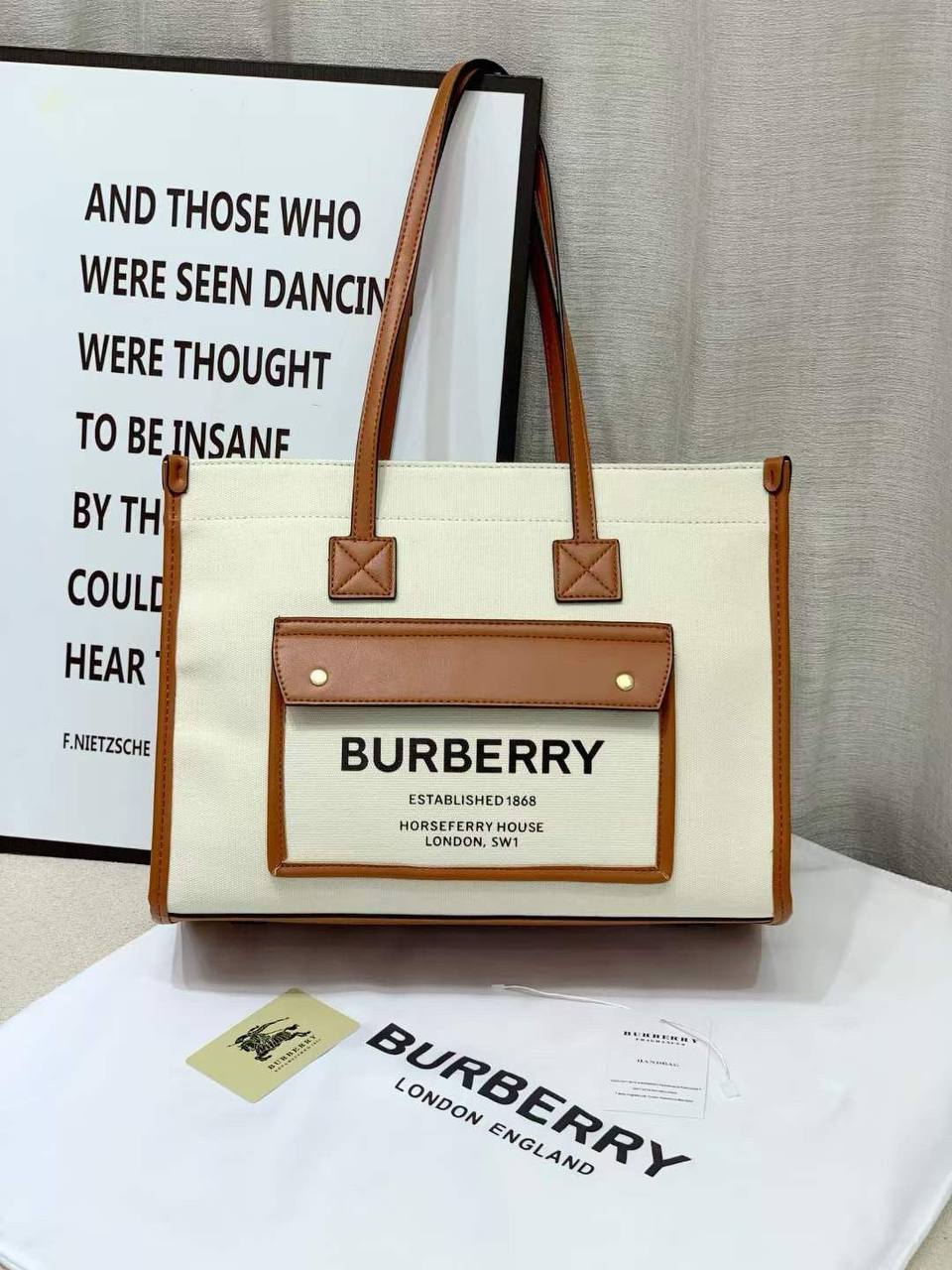 BURBERRY
GOOD QUALITY
110 dhs✅
Zain295
♥️♥️♥️