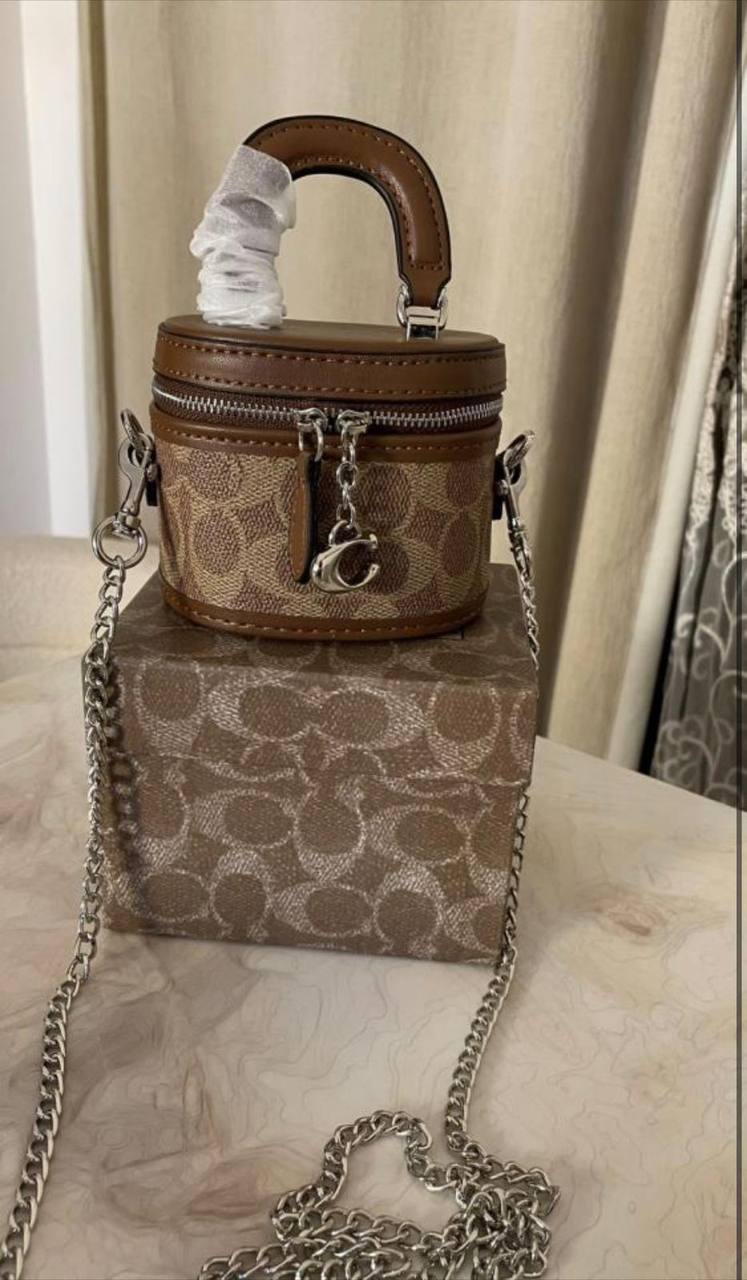 Coach
90 dhs✅
with box
🎁🎁🎁
Zain35
Zain26
♥️♥️♥️