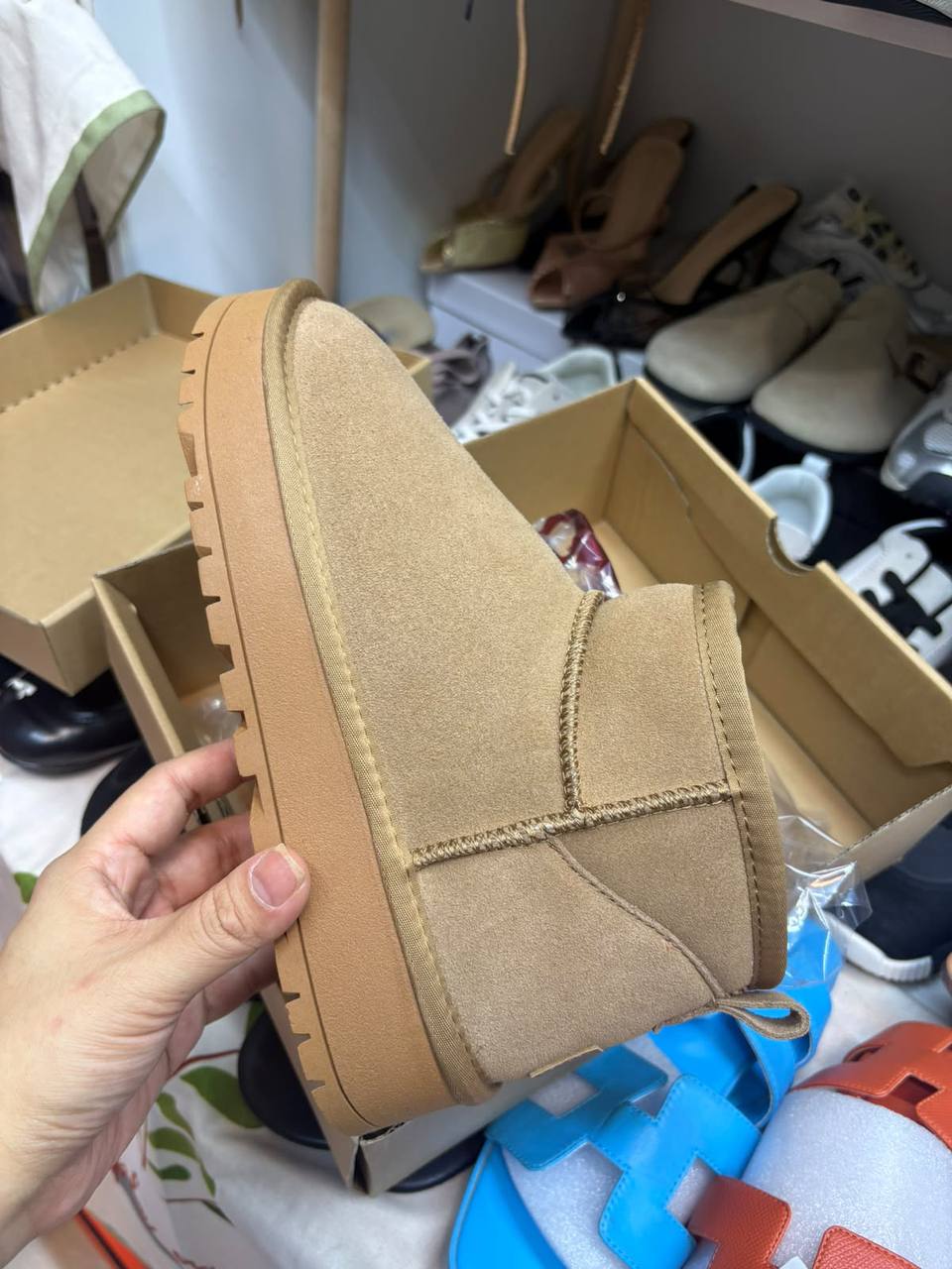 Uggs
36-41,
110 dhs🇦🇪🇦🇪
Zain145
♥️♥️♥️
