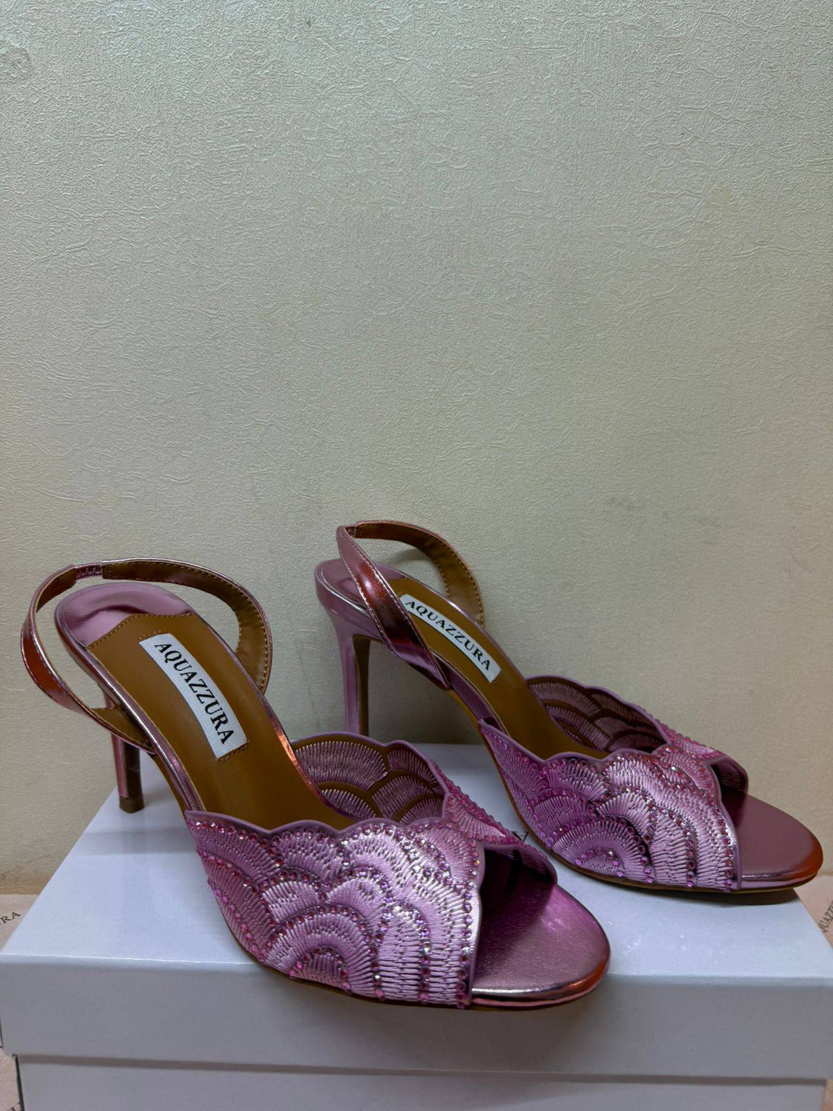Aquazzura
Size 36-41
110 DHS💓
Zain40
♥️♥️♥️