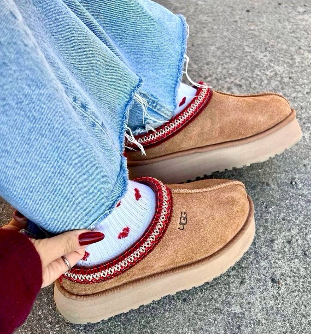 UGG Tazz Slipper Chestnut ‘Brown’🤎🌸
36-41 AVAILABLE😍
260 dhs💓
High Quality
Zain242
💓💓💓