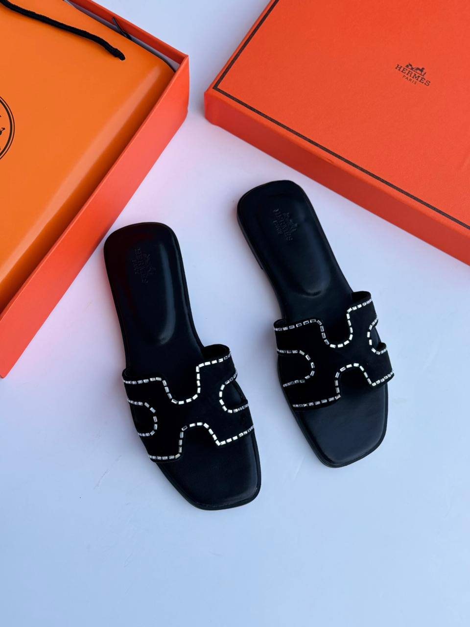 Hermes
100 dhs🪙💚
Size 36-42
Zain54
♥️♥️♥️