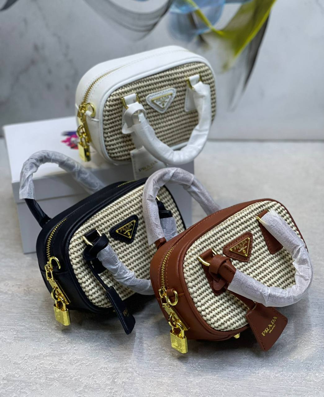 Prada
110 dhs✅
With box
🎁🎁🎁
Zain175
♥️♥️♥️