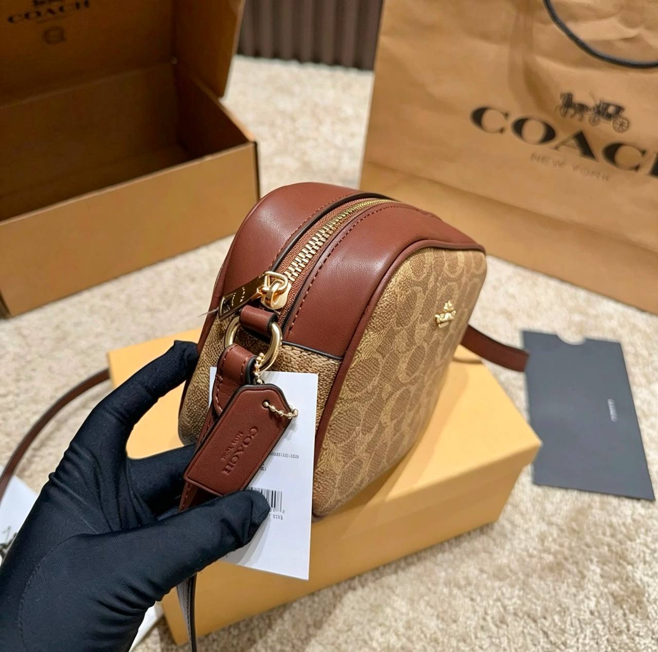 COACH
HIGH QUALITY WITH BOX
90 dhs🇦🇪🇦🇪
Zain295
♥️♥️♥️