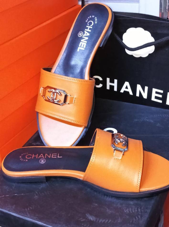 Chanel
Ladies Slipper
Size 36-42
85 dhs🪙🌨️
Zain241
♥️♥️♥️