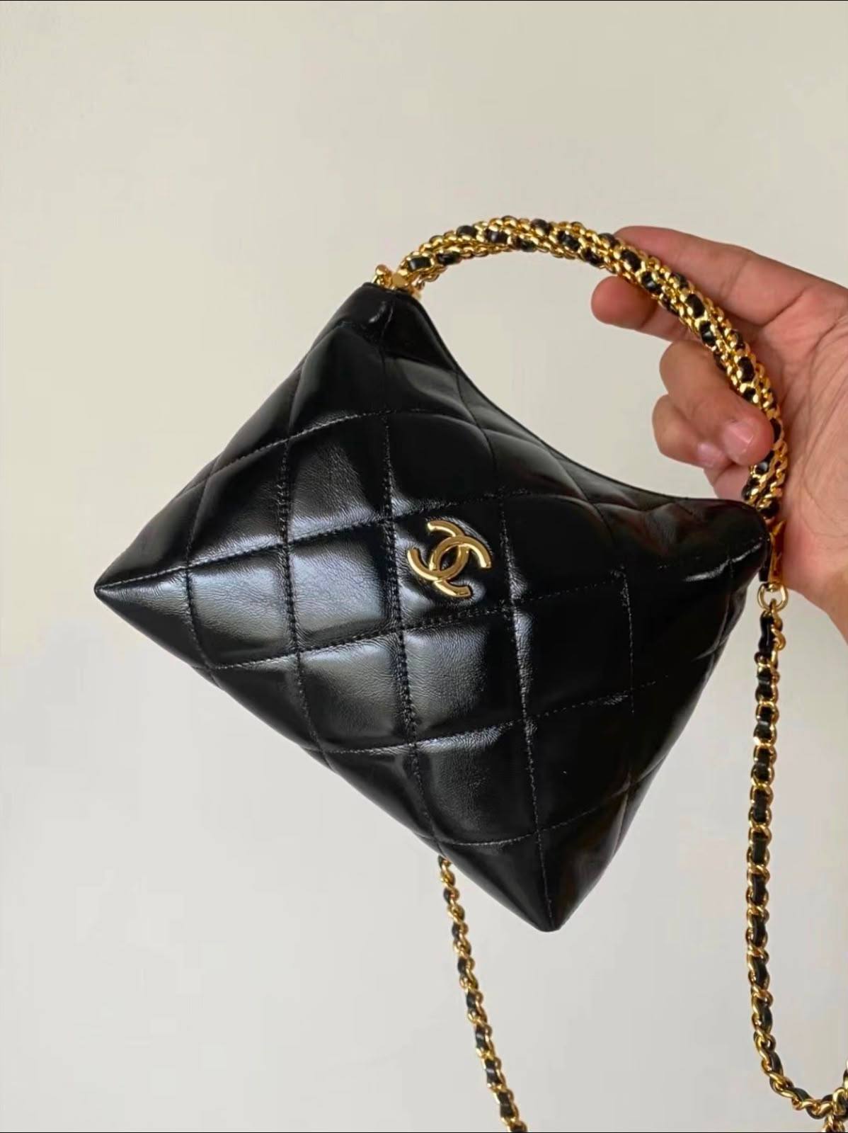 Chanel
100 dhs🇦🇪🇦🇪
good-quality with box
Zain35
♥️♥️♥️