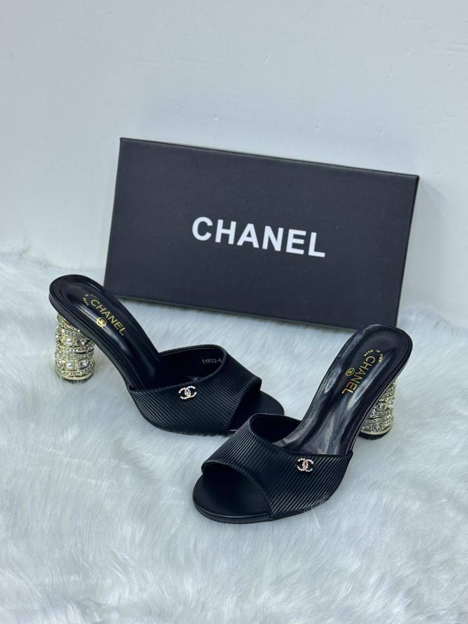 Chanel
𝟳𝗖𝗠
💯high quality
Size 36-37-38-39-40-41
115 dhs🇦🇪
Zain86
♥️♥️♥️