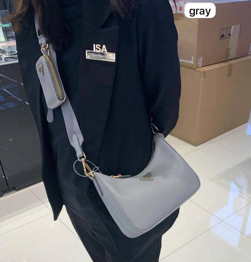 💞 Guess / prada 2 in 1
1⃣️ First quality + 🎁
Size: 23 * 16 cm
85 dhs✅
with box 🎁
Zain115
♥️♥️♥️
