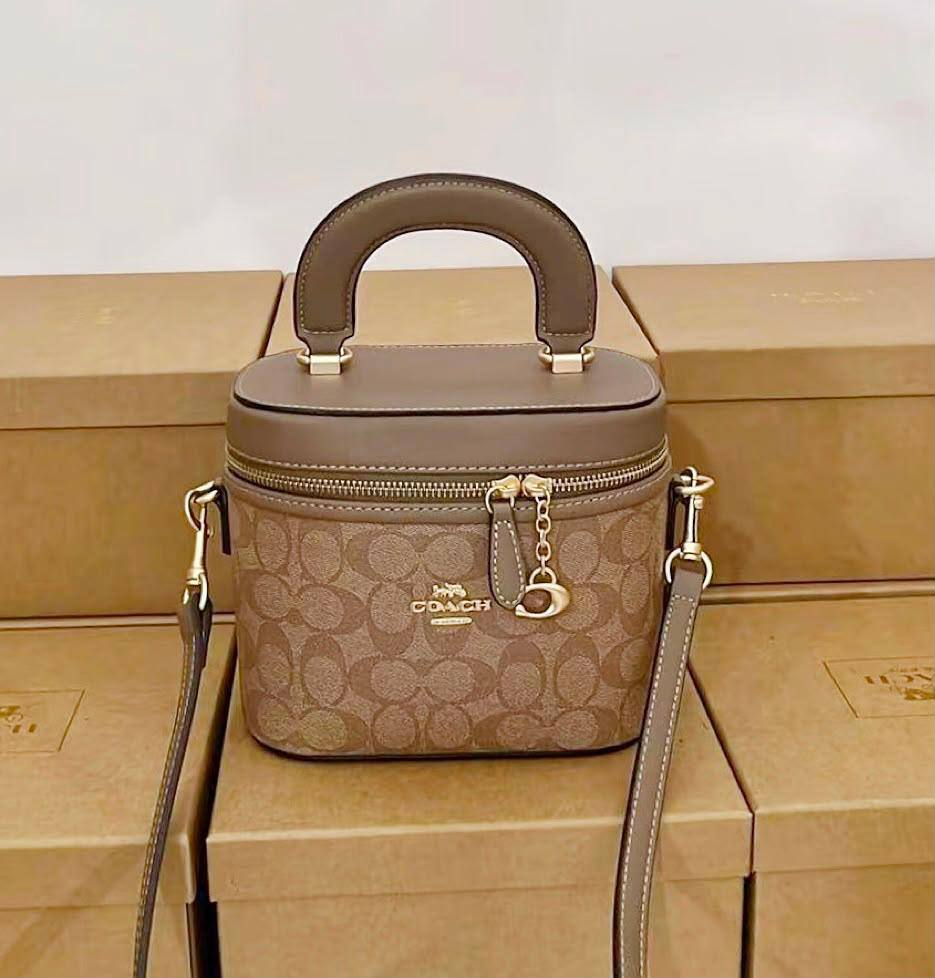 COACH
MACK UP BOX
RESTOCK
HIGH QUALITY
WITH BOX
100 dhs🇦🇪🇦🇪
Zain295
♥️♥️♥️