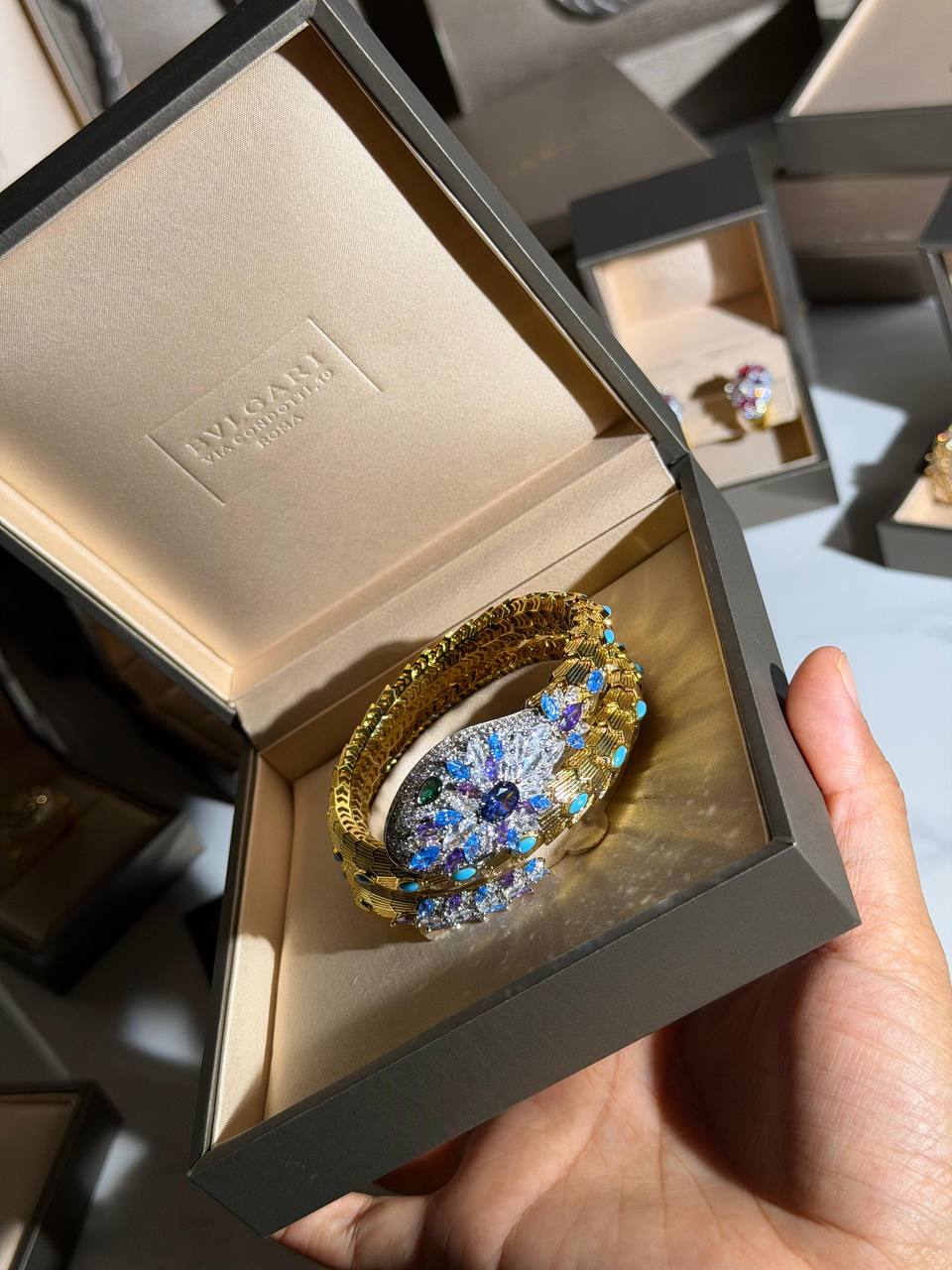 BVlGARI
Snake New Collection 😍
Quality: Super Master
Non -Tarnish color
* Choker
* Earring
* Ring
* Bracelet
For Price 👇 WTSP Text Zain 0568585901
Zain268
♥️♥️♥️