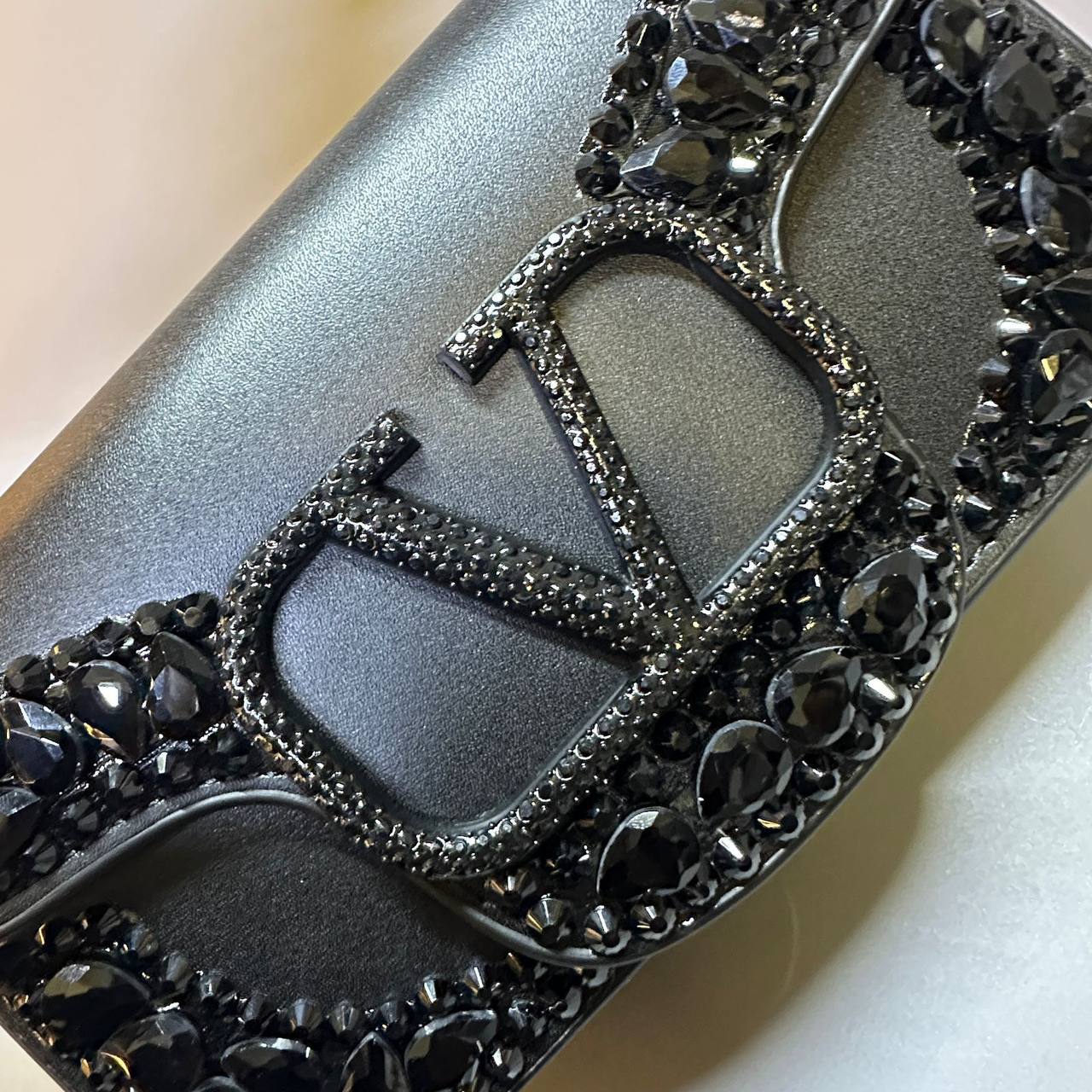 VALENTINO
COPY ONE NEW CAME
WITH BOX
🎁🎁🎁
140 dhs🪙🌨️
Zain39
♥️♥️♥️