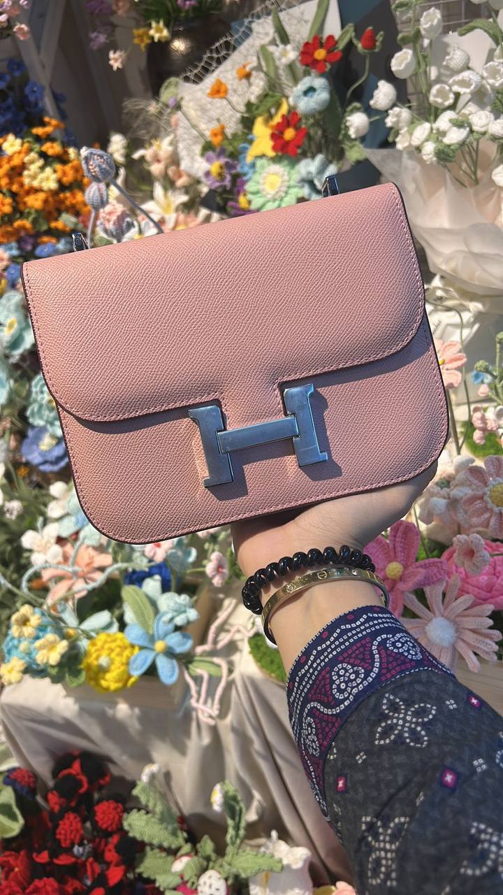 Hermes
with box
105 dhs✅
Zain254
♥️♥️♥️