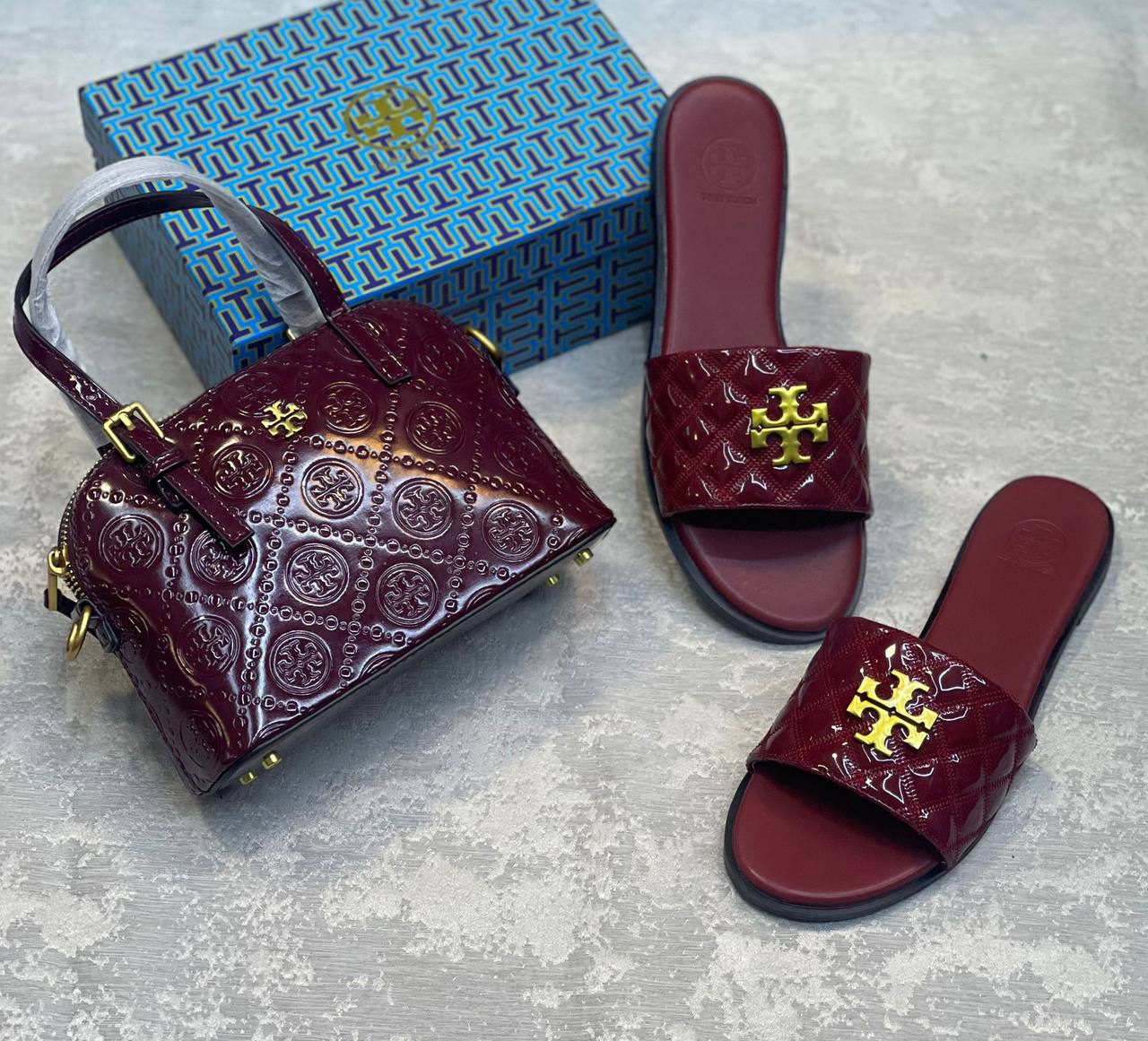 Tory Burch Set
170 dhs✅
Slipper Size 36-41
Zain-75
♥️♥️♥️