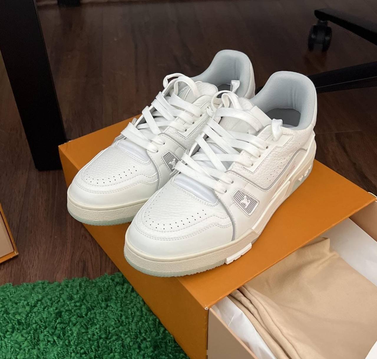 LV
280 dhs✅
*SIZE 36 TO 41*
Zain224
♥️♥️♥️