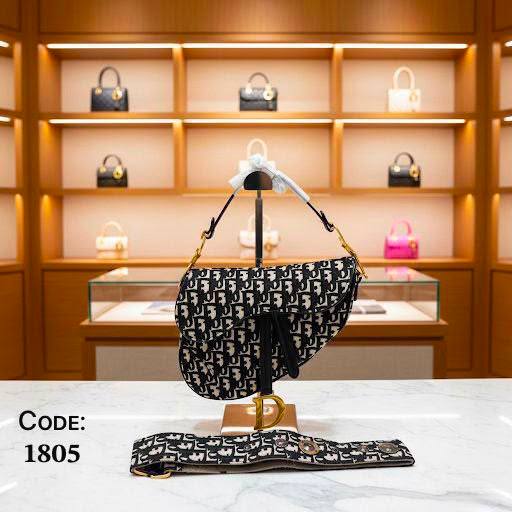 Dior
ᴄʀɪsᴛɪᴀɴ ᴅɪᴏʀ sᴀᴅᴅʟᴇ ғʟᴀᴘ ʙᴀɢ
ᴛᴏᴘ ʜᴀɴᴅʟᴇ ɢᴏʟᴅ ᴛᴏɴᴇ
ᴄʀᴏssʙᴏᴅʏ ʙᴀɢ
ᴡɪᴛʜʙᴏx
ʟᴇᴀᴛʜᴇʀ
sɪᴢᴇ:ʜ20*24ᴄᴍ
120 dhs💛
Zain56
♥️♥️♥️
