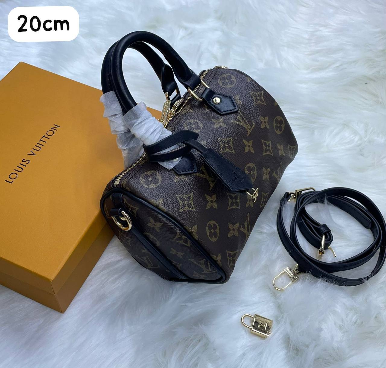 LV
with box
100 dhs✅
Zain72
♥️♥️♥️