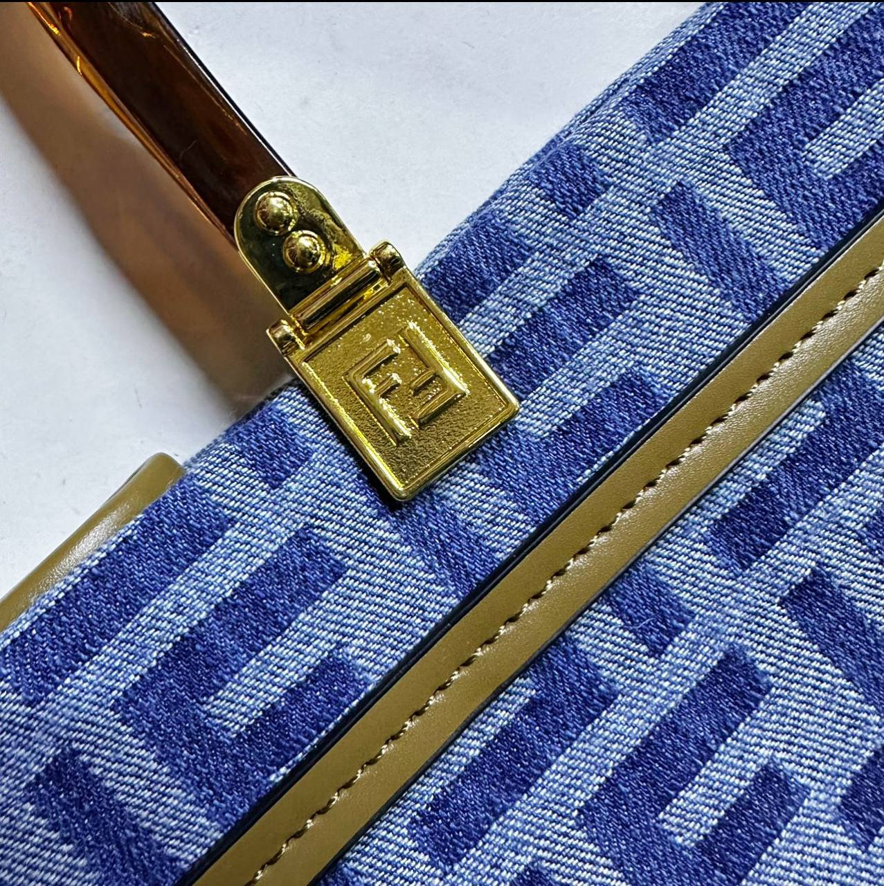 FENDI NEW CAME GOOD QUALITY
MEDIUM SIZE
110 dhs🇦🇪🇦🇪
Zain295
♥️♥️♥️
