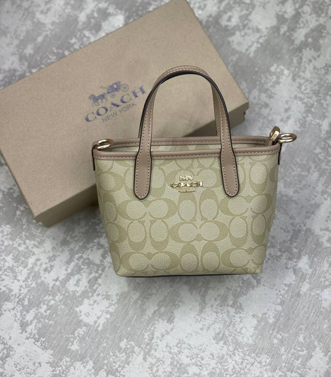 COACH
110 dhs✅
with box
🎁🎁🎁
Zain175
♥️♥️♥️