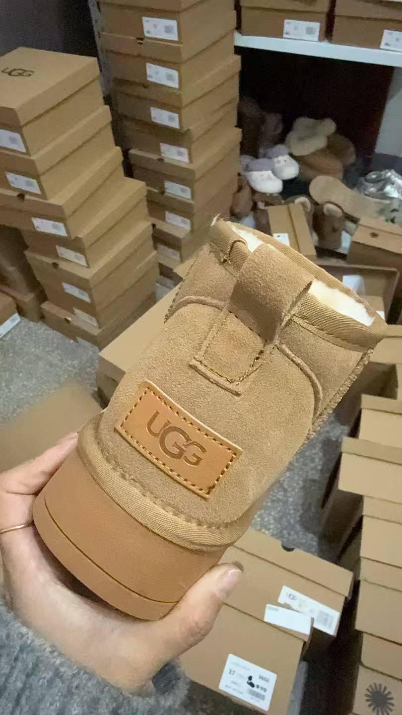 UGG
Size 36-41,
120 dhs❣️
Zain145
♥️♥️♥️