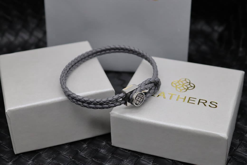 Feathers bracelet
55 dhs❣️
with box and paper bag
🎁🎁🎁
Zain33
♥️♥️♥️