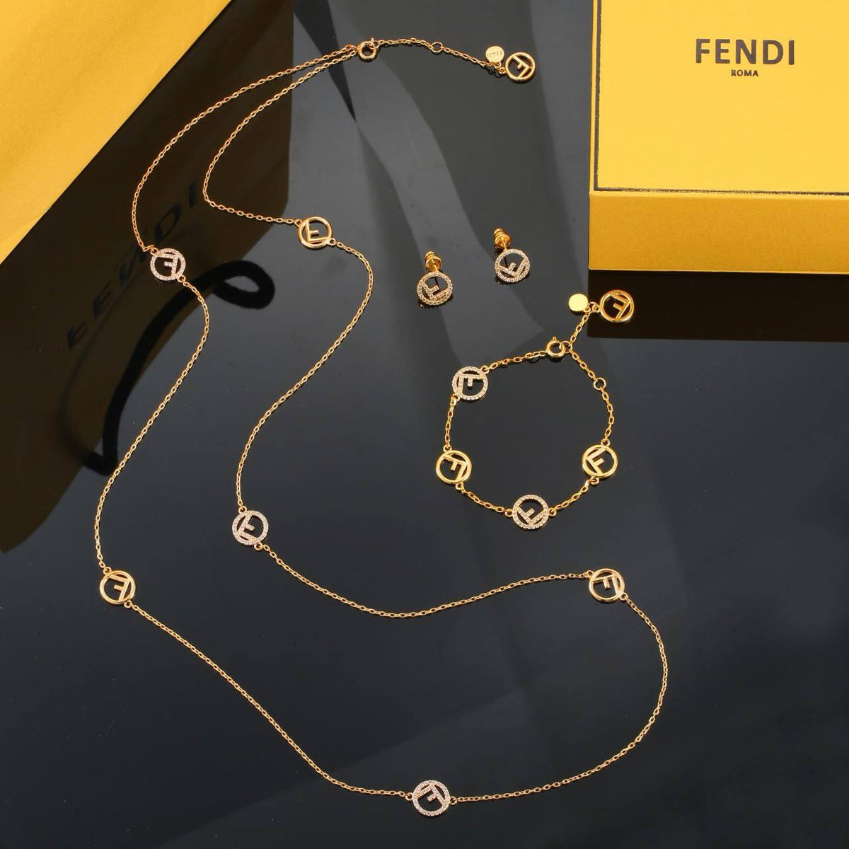 FENDI
Necklace 🦋
Earring💥
Bracelet 🍁
Master quality 💯
With normal boxes 🗃️
145 dhs🇦🇪🇦🇪
With master box 📦
175 dhs🇦🇪🇦🇪
Zain216
♥️♥️♥️