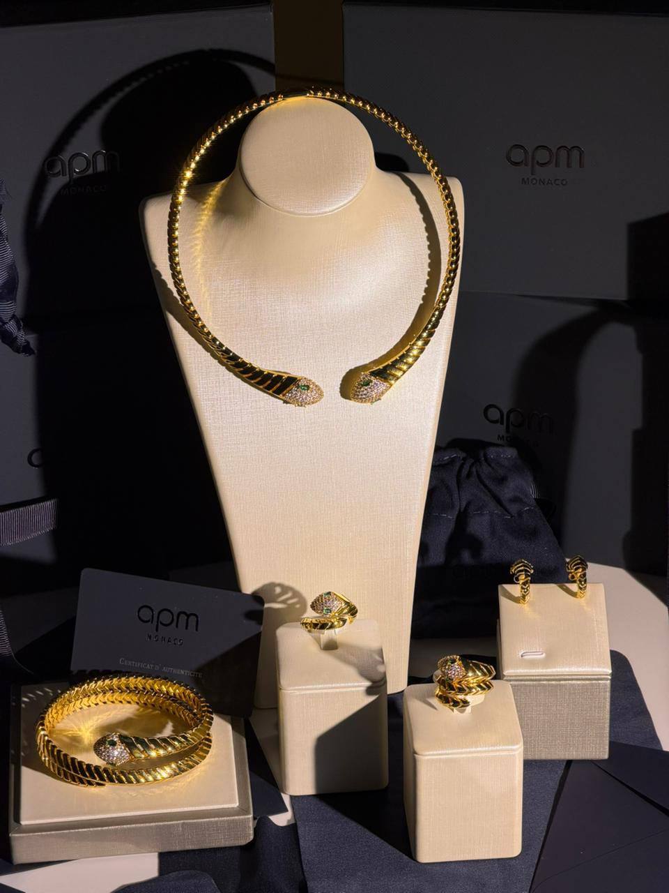 Apm Monaco
Quality: Super Master
Non -Tarnish color
_Note :- Full Set including (necklace,Bracelet ,earrings & 2 rings )_
For Price 👇 WTSP Text Zain
0568585901
Zain268
♥️♥️♥️