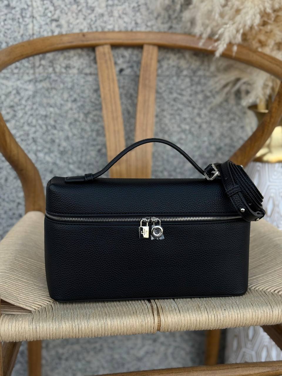 Available Again✨✨✨
LORO PIANA
27cm
370 dhs🪙🌨️
Top quality
With box🎁
Zain167
♥️♥️♥️