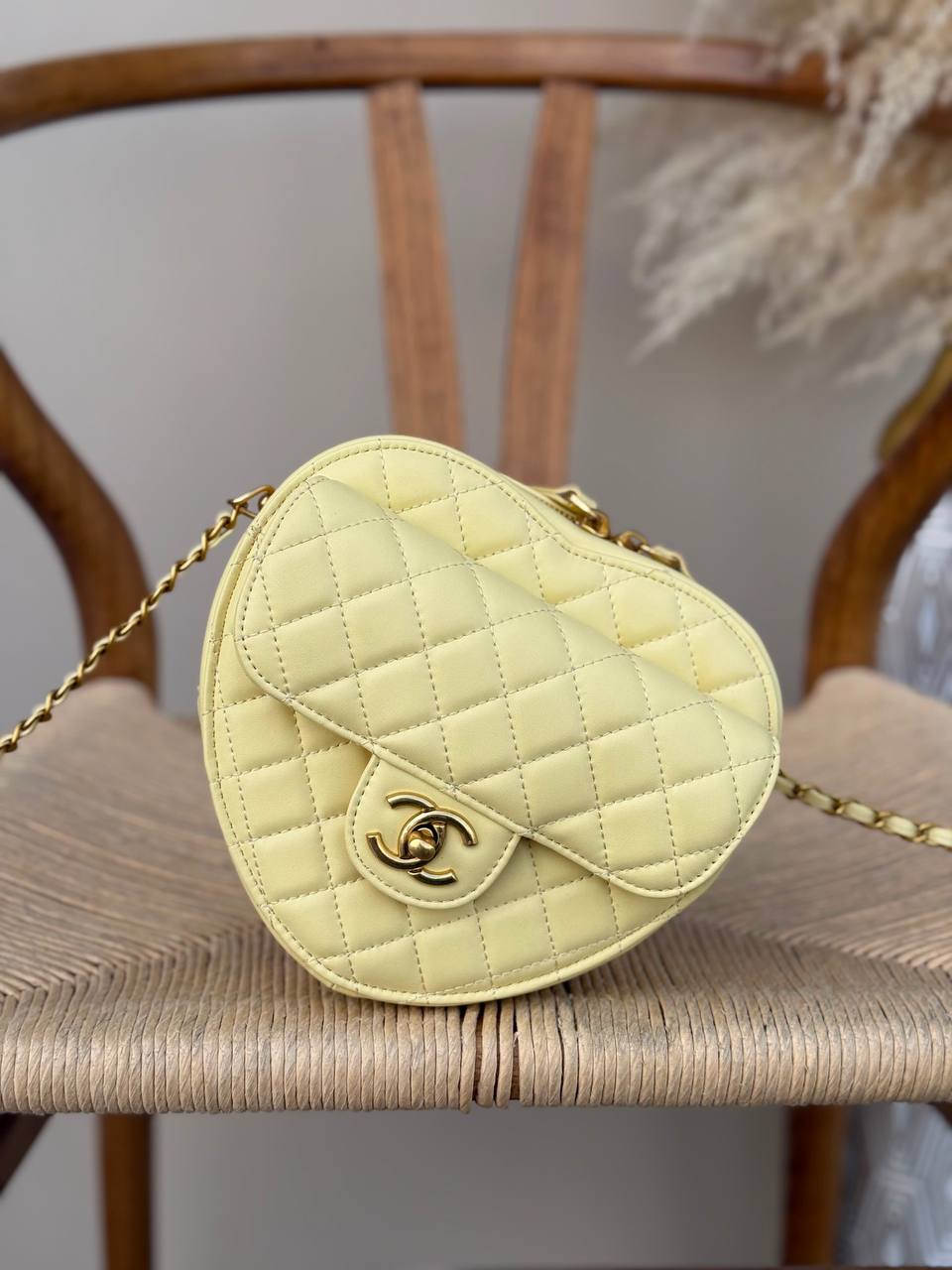 CHANEL
19cm
340 dhs🇦🇪🇦🇪
Top quality
With box🎁
Zain167
♥️♥️♥️