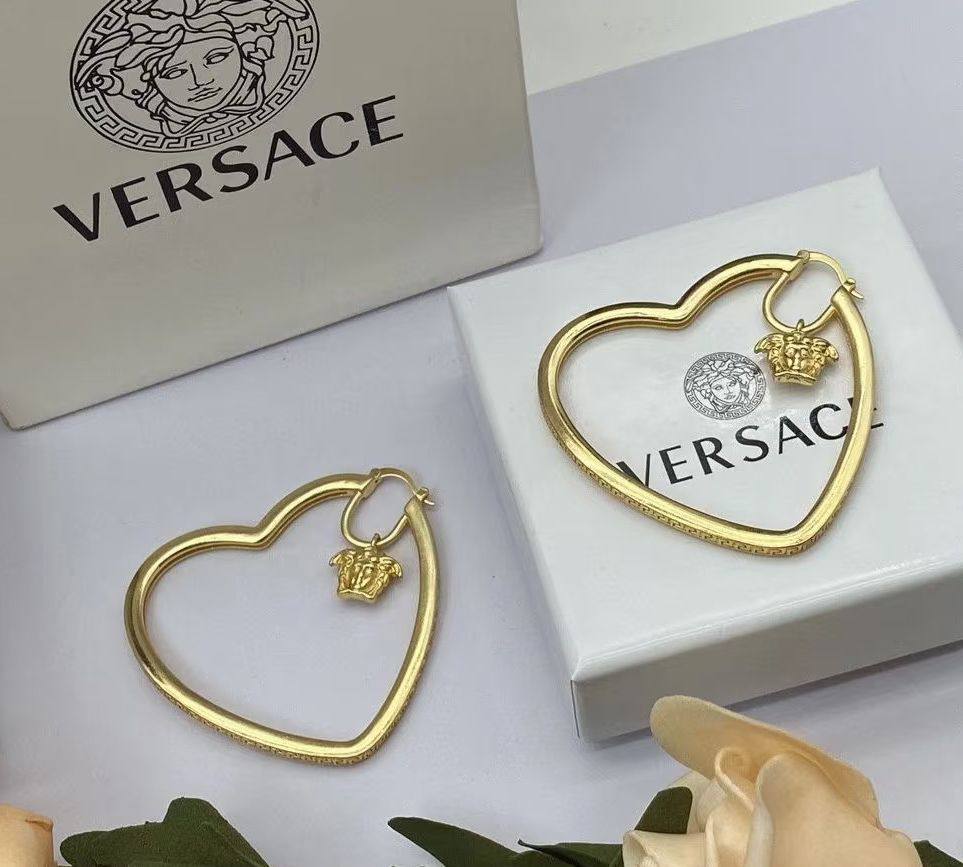 Versace Earring* 🎊
Master quality
60 dhs❣️
normal box🎁
Zain48
♥️♥️♥️