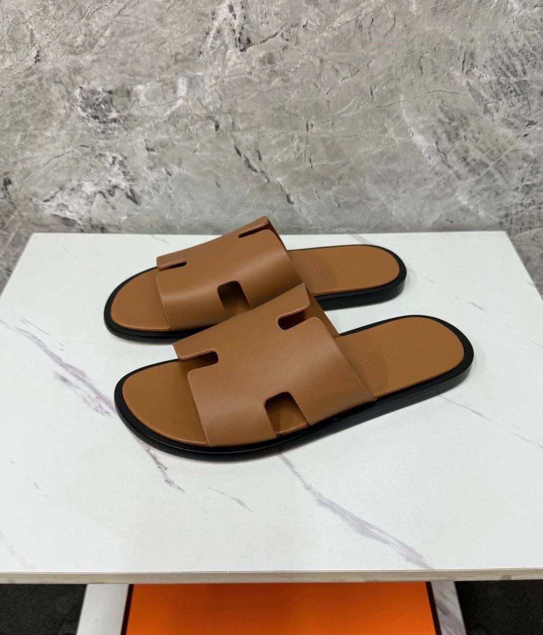 NEW CAME
HERMES SLIPPER
GOOD QUALITY
100 dhs✅
40 TO 45
Zain40
♥️♥️♥️