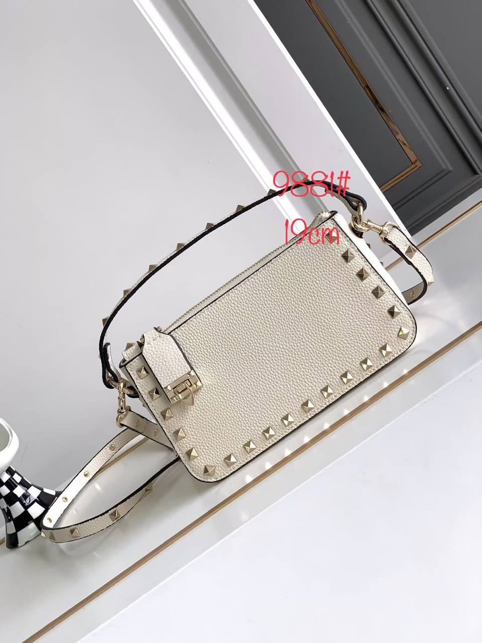Valentino
Master🌺🌺
19Cm
With Box
🎁🎁🎁
290 dhs💓
Zain131
♥️♥️♥️