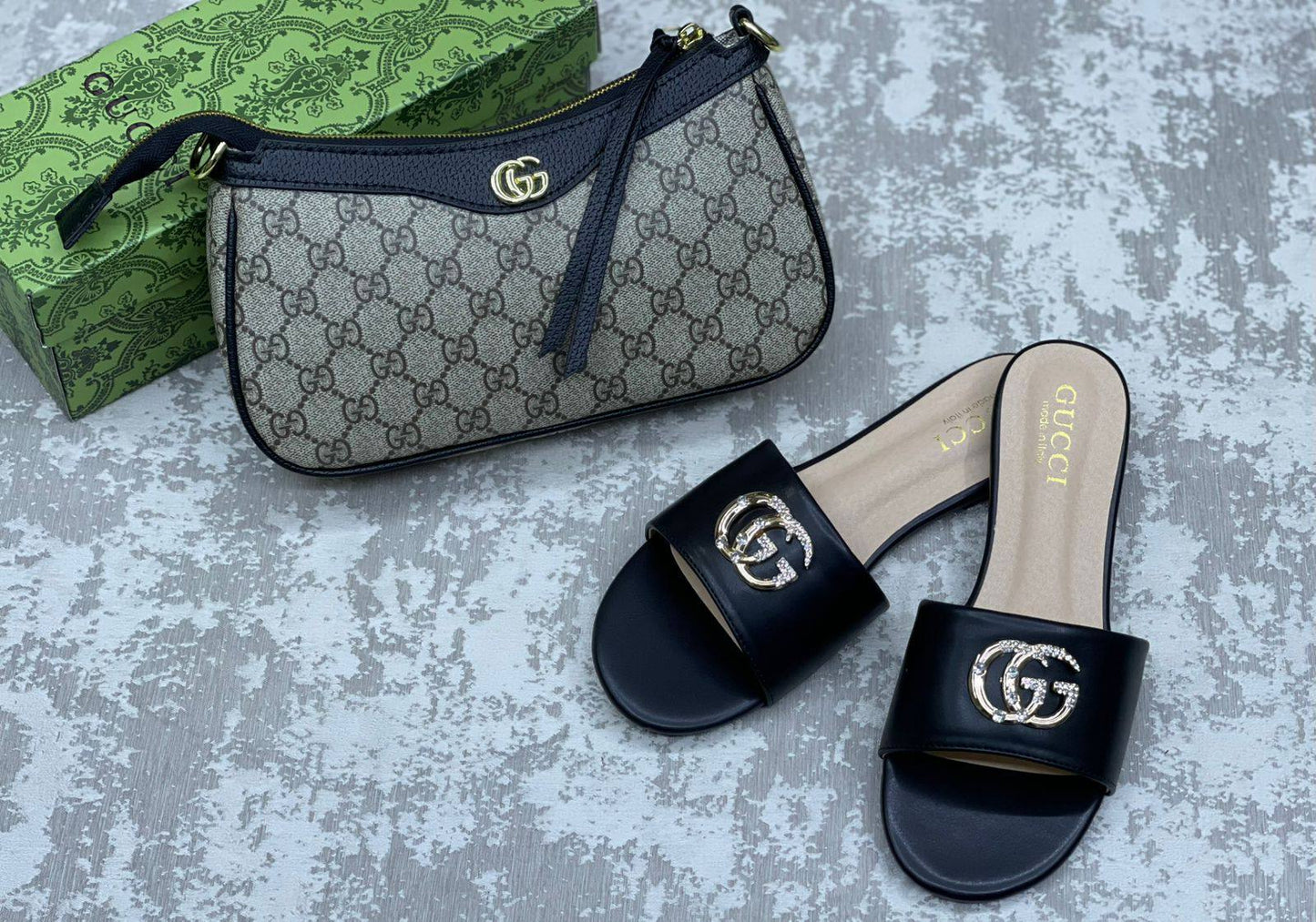 Gucci
Bag&shoes. Set.
150 dhs🗽
Size 36 to 41
Zain175
♥️♥️♥️
