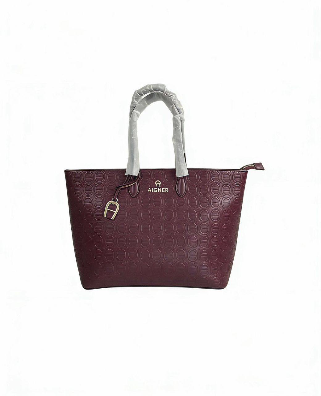 Aigner
100 dhs🗽
size:50cm
Good quality
Zain35
♥️♥️♥️