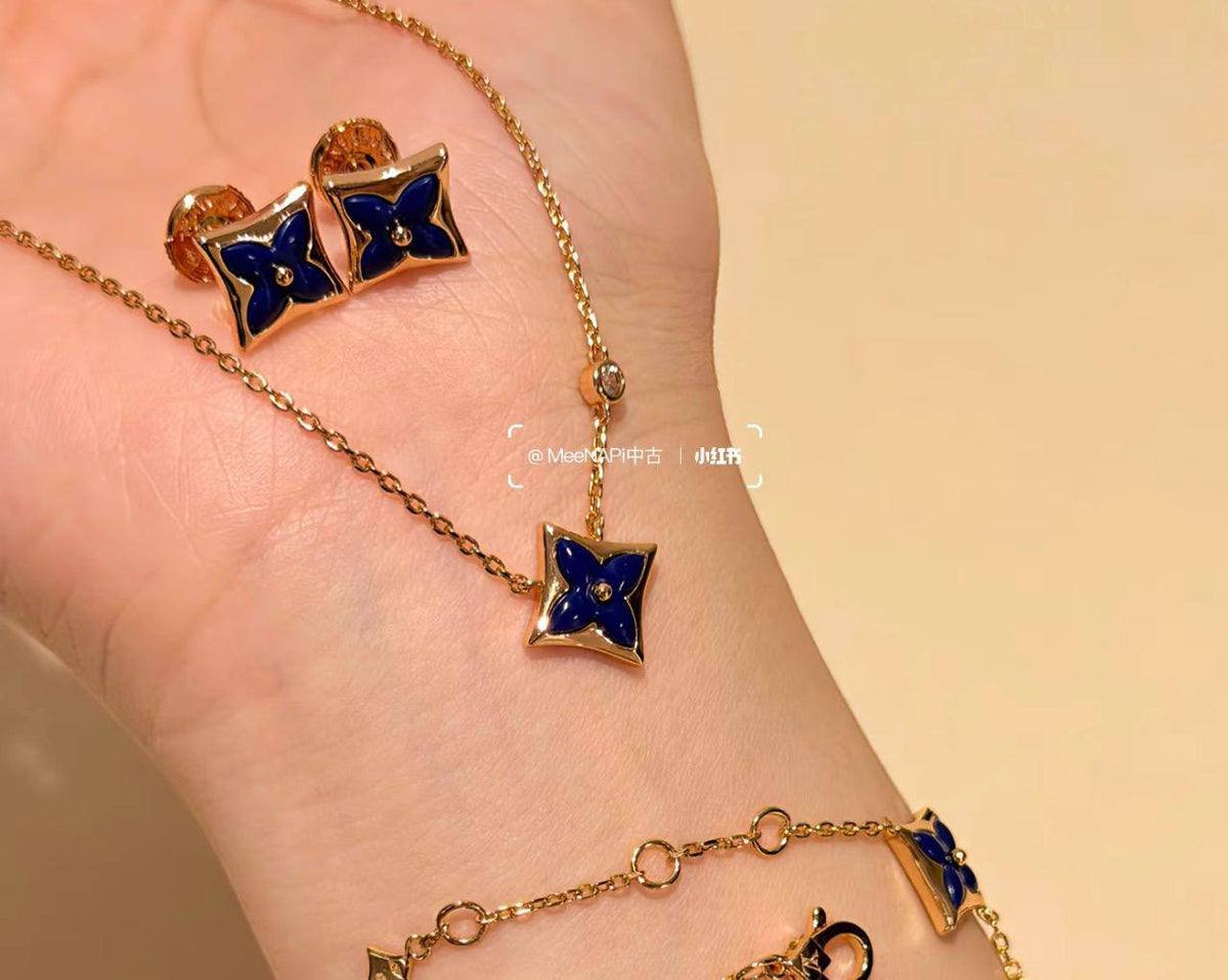 LV
Necklace / Bracelet & Earing
MASTER✨🍁
With normal box🎁
125 dhs🇦🇪🇦🇪🇦🇪
With master box 🎁
145 dhs🇦🇪🇦🇪🇦🇪
Zain263
♥️♥️♥️