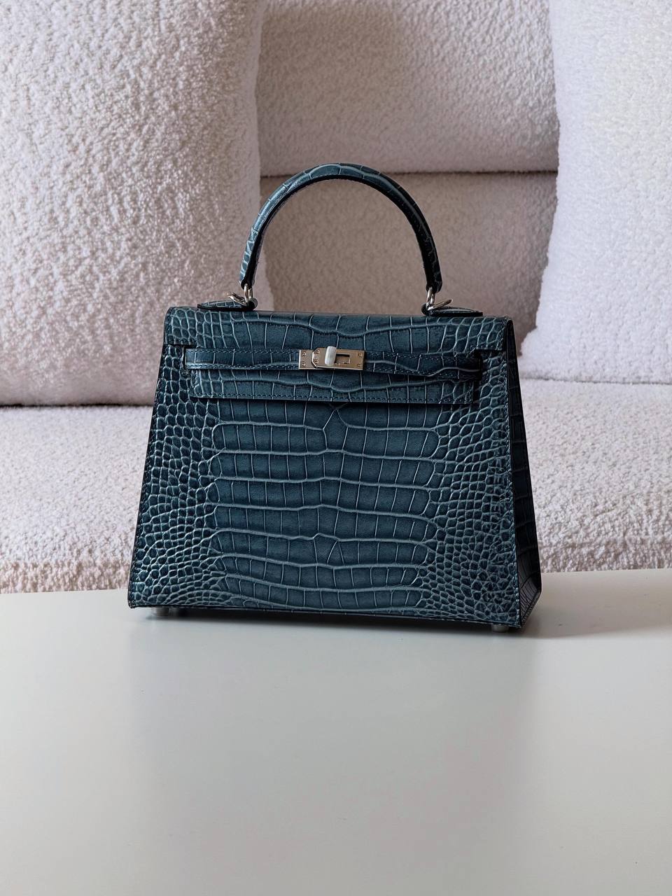 Hermes kelly 25cm💕master quality😍
with box❤️
700 dhs🪙💕
Zain52
♥️♥️♥️