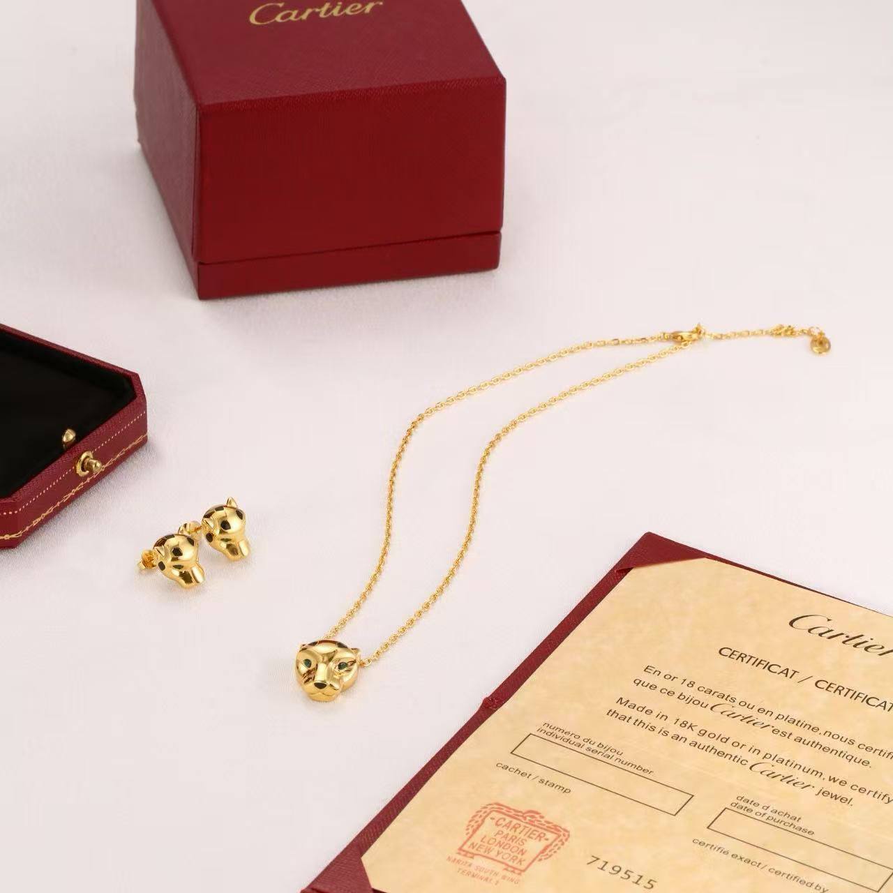 Cartier ❤️🔥*
Necklace ✨
Earring 💥
Master quality 💯
With normal boxes 🗃️
110 dhs✅
With master box 📦
150 dhs✅
Zain216
♥️♥️