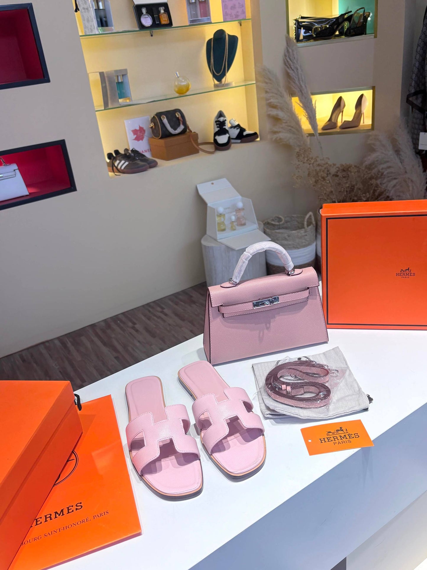 Hermes Set
Slipper Size 36-41
160 dhs💓💓
Zain12
Zain236
💓💓💓