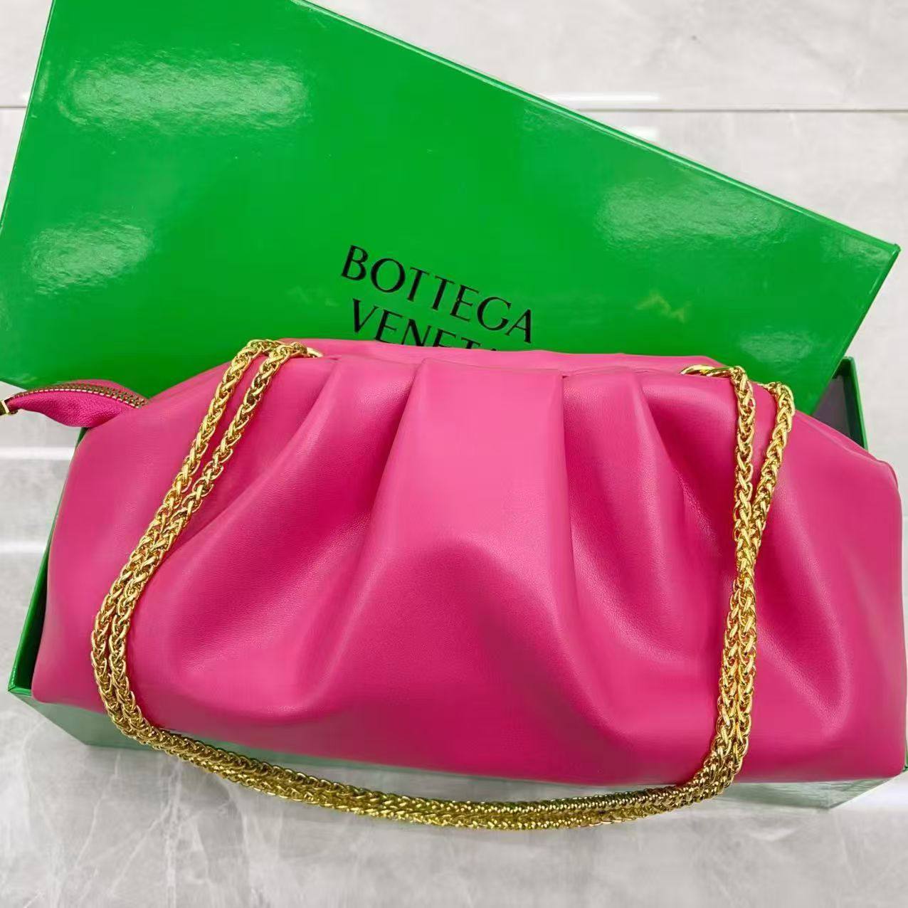 Bottega
with box
🎁🎁🎁
65 dhs✅
Zain232
♥️♥️