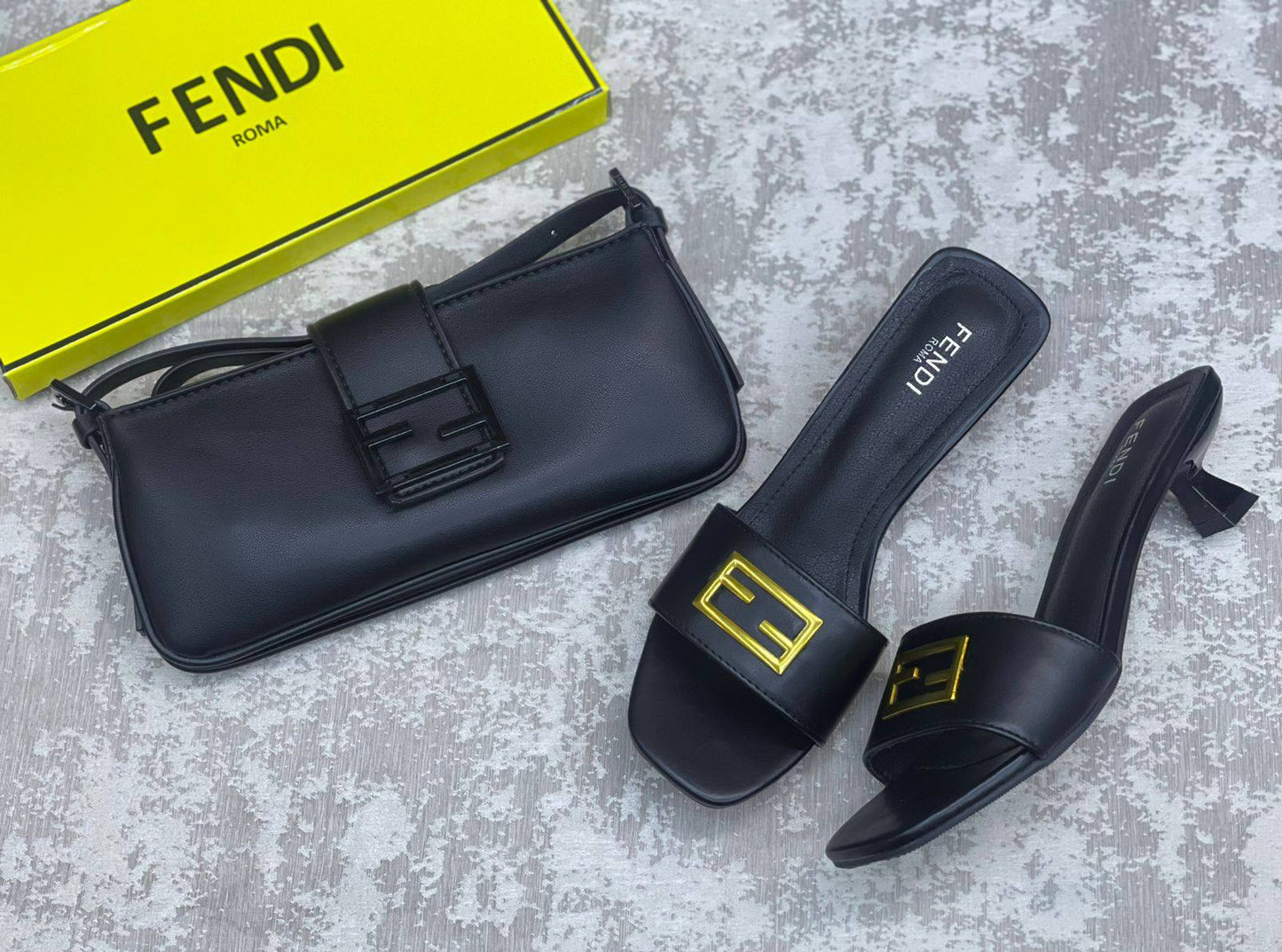 Fendi
Bag&shoes. Set.
Size 37-38-39
200 dhs❣️
Zain175
♥️♥️♥️