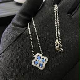 HARRY WINSTON❤️🔥*
Necklace 🦋
Master quality 💯
With black boxes 🗃️
50 dhs✅
Zain216
♥️♥️♥️