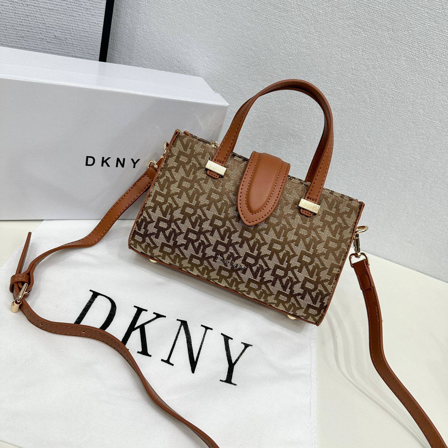 DKNY
95 dhs🗽
with box
🎁🎁🎁
Zain253
♥️♥️♥️