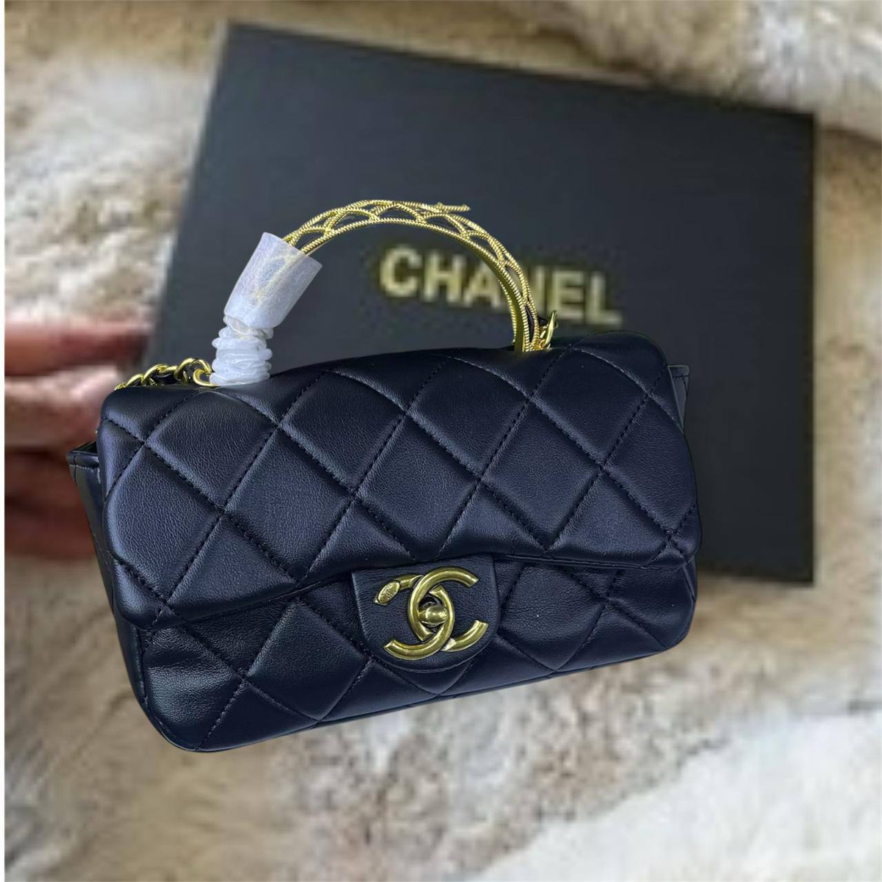 Chanel
20cmx10cmx7cm
95 dhs✅
with box
🎁🎁🎁
Zain72
♥️♥️♥️