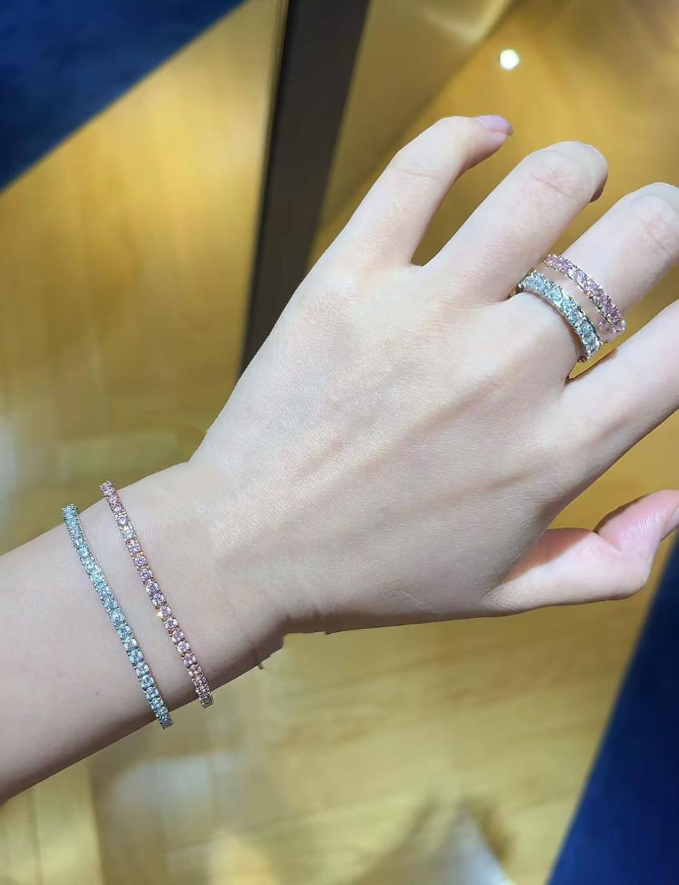 APM SET 🐦🔥*
Necklace ✨
Earring 🪷
Ring 💍 size available 👇
6,7,8,9
Bracelet 🍁
Master quality 💯
With normal boxes 📦
370 dhs🪙💚
With master box 🗃️
380 dhs🪙💚
Zain216
♥️♥️♥️