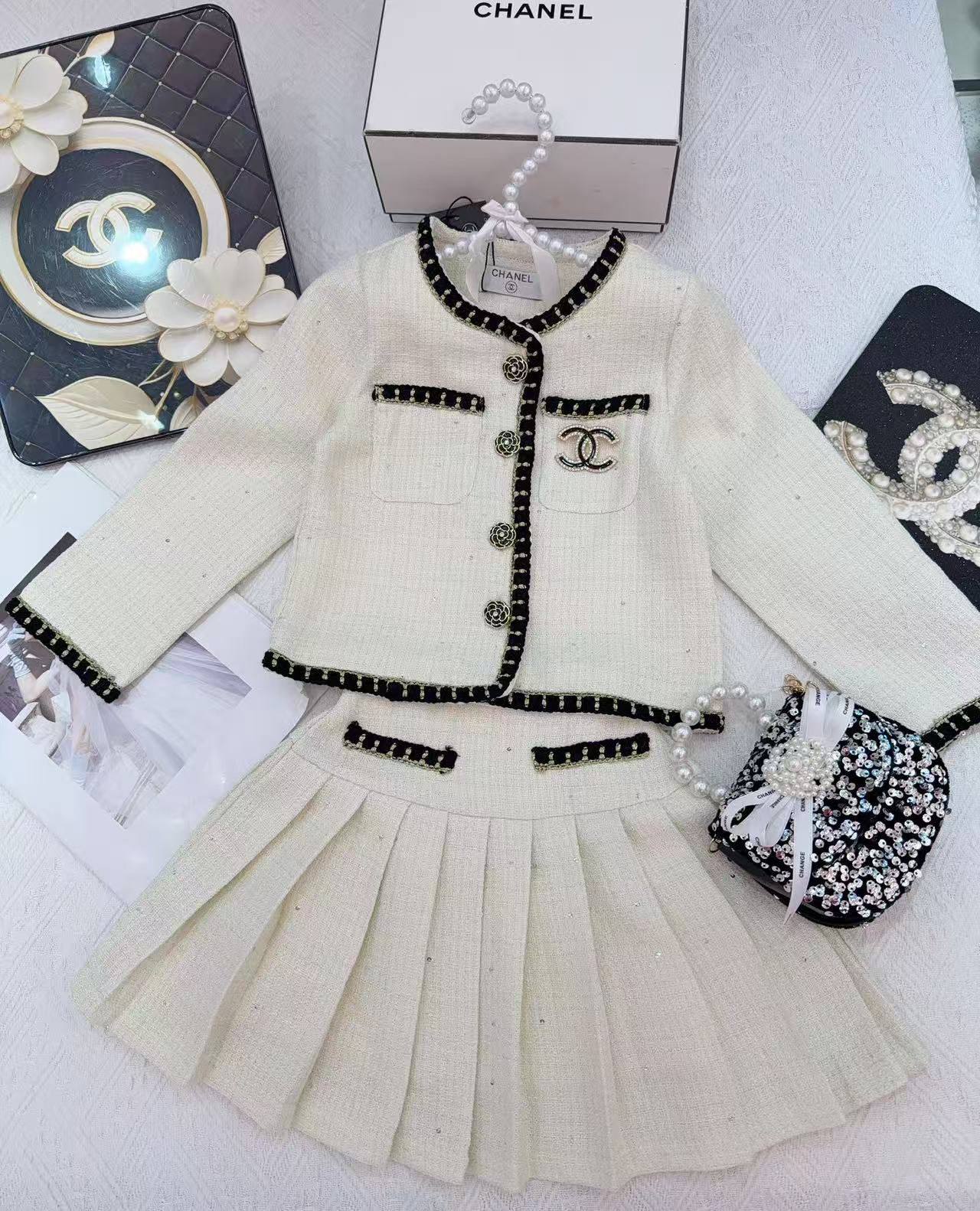Chanel
3-13y
190 dhs🗽
Zain151
♥️♥️♥️